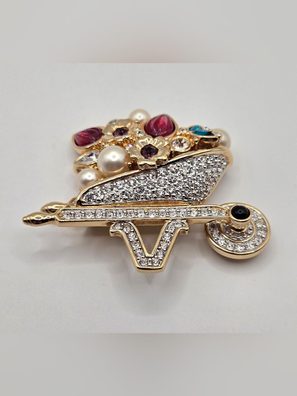 Swarovski Crystal Garden Wheelbarrow Brooch – Retired 1999 SCS – Like New - Picture 5 of 13
